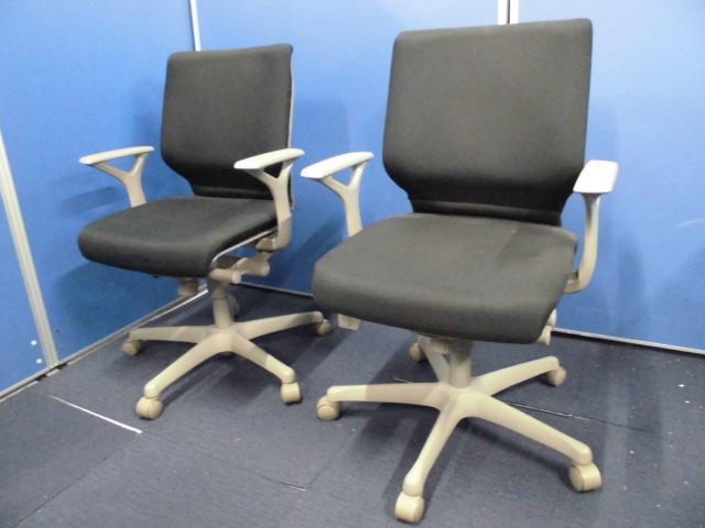 【人気商品】オカムラ｜ナビオ2脚セット｜固定肘｜ブラック｜柔らかな座り心地！【セット商品】
                        ナビオ
                                    中古
            