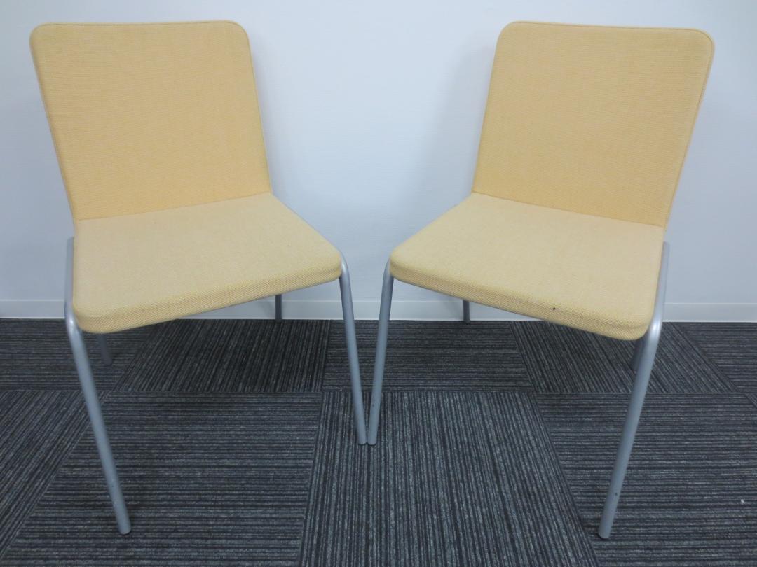 UNKNOWN製 明るいカラーがオフィス華やかに！スタッキングチェア 2脚セット
                        
                                    中古
            