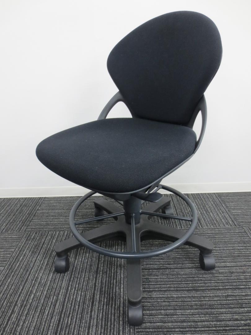 【状態良好】【10脚以上揃います！】オフィスチェア肘無　事務椅子　卵のような丸みのあるデザインが特徴的！
                        プレーゴ
                                    中古
            