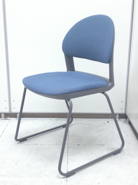 【２脚限定】コクヨのスタッキングチェア　ブルーでシンプルなデザイン
                        
                                    中古
            