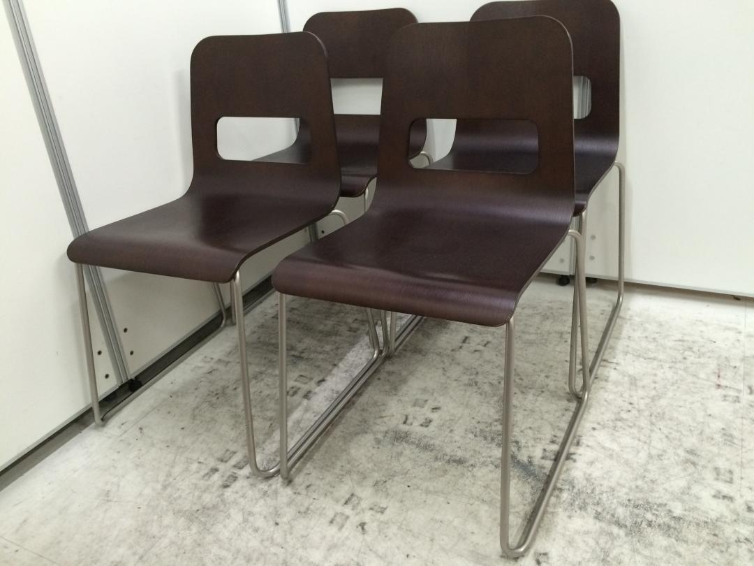 【セット商品】　【４脚セット】　鮮やかな木目調　美品となっております。
                        
                                    中古
            