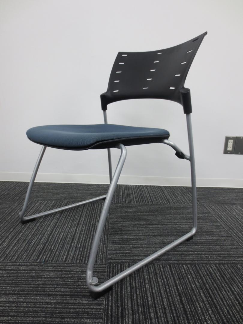 【おつとめ品】【スタッキングタイプ】イトーキ製　マノス　濃いグレー色【相模原・町田店】
                        マノス
                                    中古
            