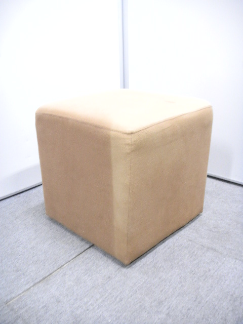 【おつとめ品】【１台限定】～応接セット用のスツール・使用感が御座います為お安く～
                        
                                    中古
            