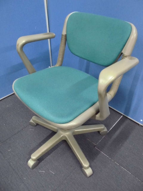 【限定1脚ラス1特価】OAチェア肘付｜イトーキ｜グリーン(グレーシェル)
                        バーテブラ
                                    中古
            