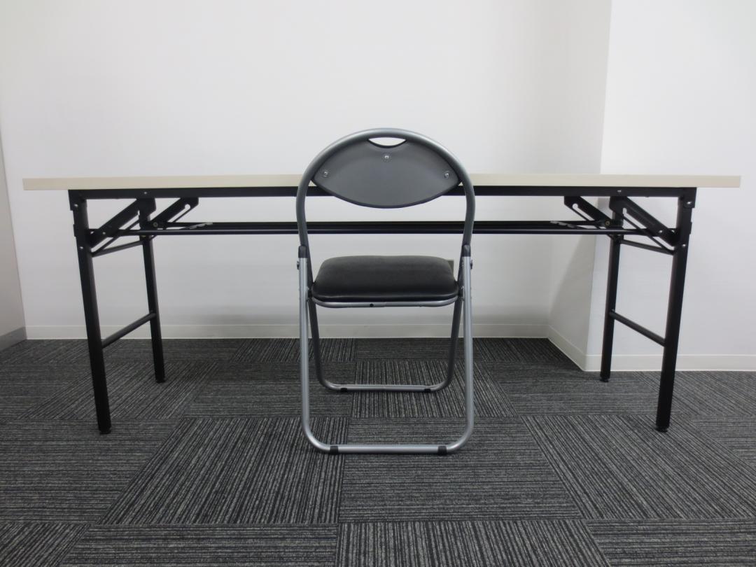 【セット商品！！】 】折りたたみテーブル 幅1800mm 奥行450mm ■　『折りたたみテーブル×1台＋パイプイス×1脚』　お買い得セット商品！！
                        
                                    新古品
            