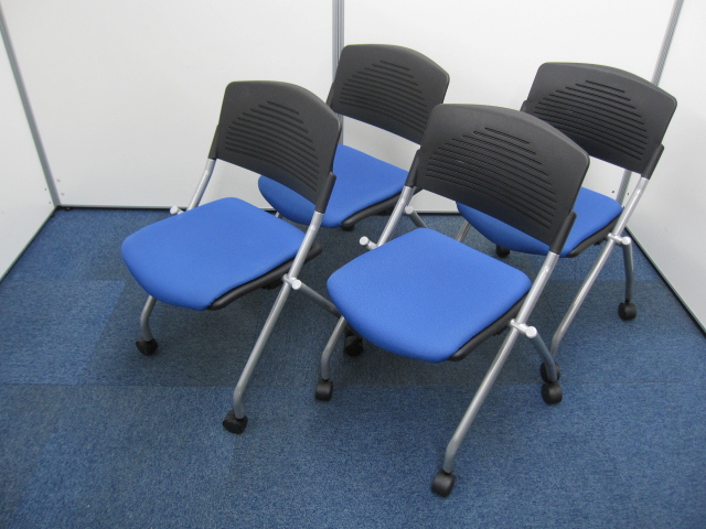 【4脚セットで10%オフ】キャスター付き　ネスティングチェア　ブルー×ブラック　4脚セット
                        
                                    中古
            