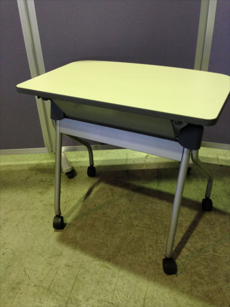 レア物セミナーテーブル入荷!!（関東倉庫在庫）
                        
                                    中古
            