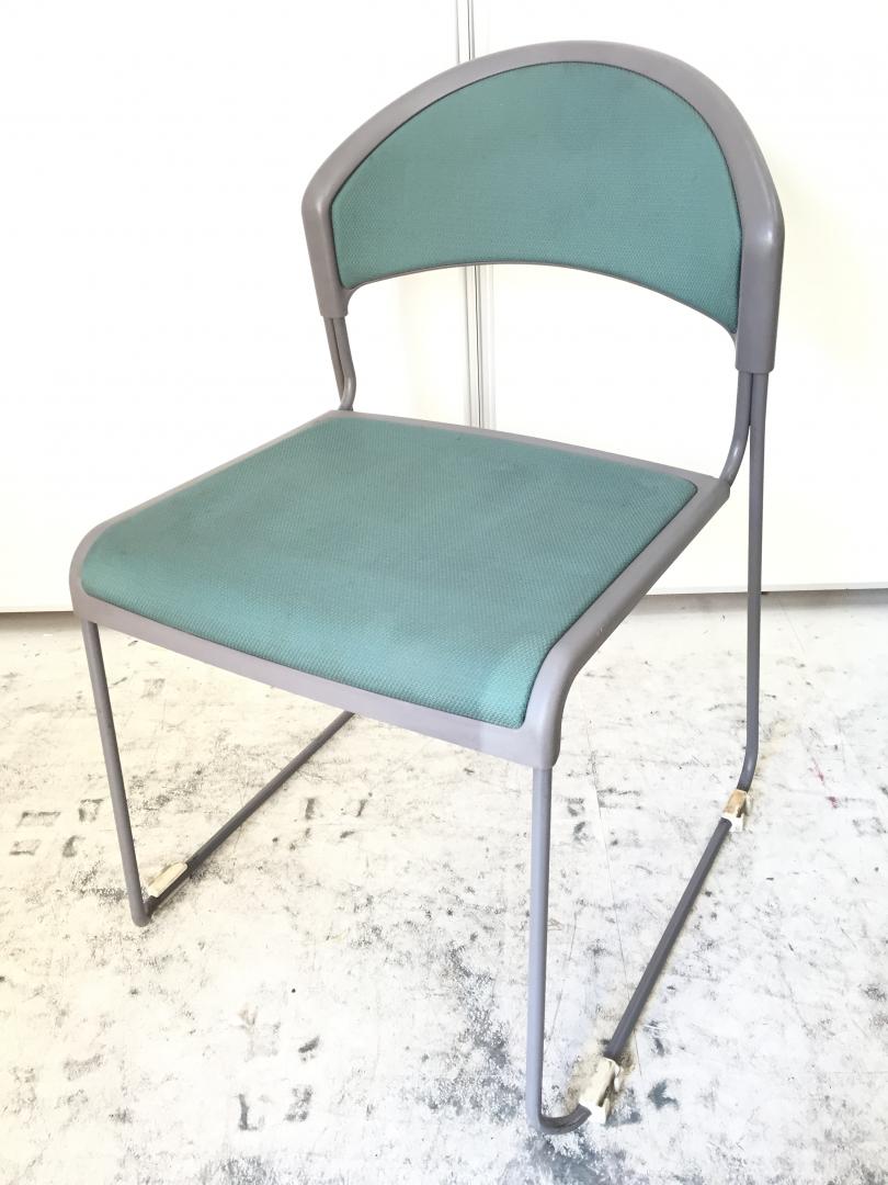 【6脚入荷】スタッキングチェア　重ねて収納　憩室や簡易応接用として　使用感あり
                        
                                    中古
            