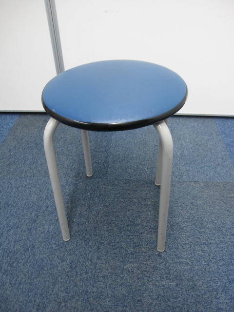 【おつとめ品】【オフィスイス】丸椅子　小さい破れがある為お安く販売　※持ち帰り推奨（配送費が商品代より高くなります）【スツール】
                        
                                    中古
            