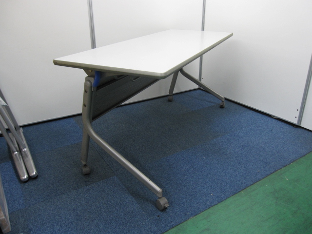 【おつとめ品】【会議テーブル】サイドスタックテーブル（幕板付）カラー：ニューグレー ※天板に細かいキズ（裏面にも）脚部にもキズ多い為安い【フォールディング】【フラップ】【特価】
                        
                                    中古
            