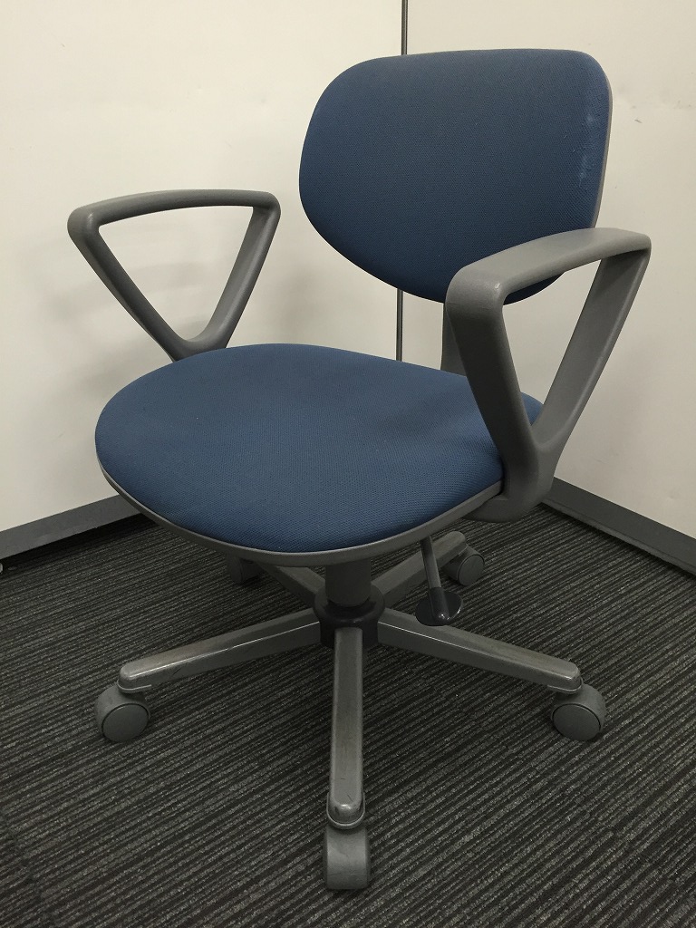 【オフィスチェア】　イトーキ(ITOKI)　【C型】　肘付　【事務椅子】
                        C型チェア80
                                    中古
            