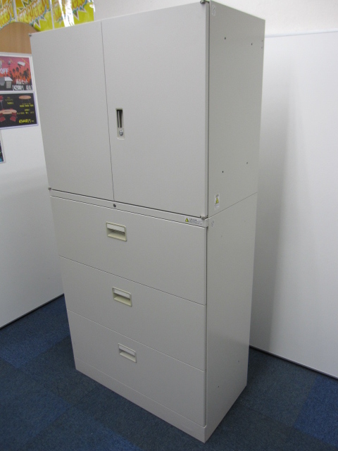 【珍しい】【H1800】オカムラ製42型書庫　観音開き+3段ラテラル
                        42
                                    中古
            