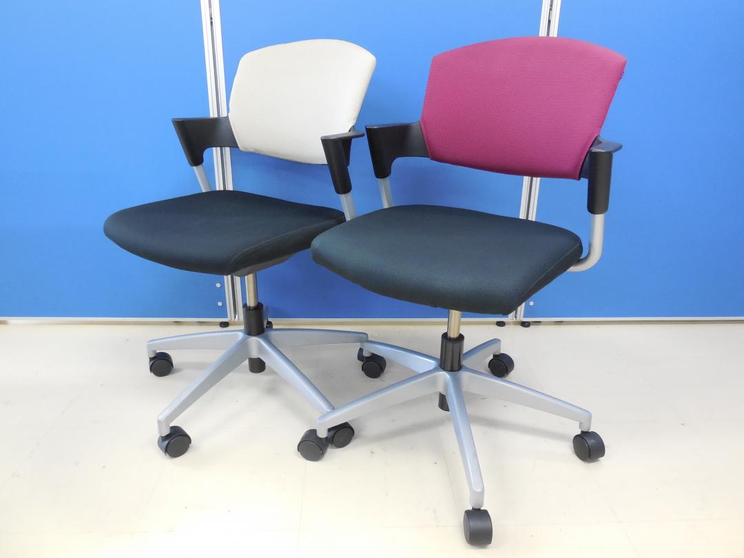 【2脚セット商品！】コクヨ製 プロッティ(Protty)シリーズ■ワインレッド×アイボリーでお洒落なスペースに早変わり！■上下昇降機能が付いたミーティングチェア！【状態良好】
                        プロッティ
                                    中古
            