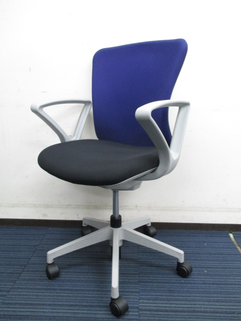 8,000円⇒7,000円｜※状態良好品※バルチェチェア｜イナバ製｜実際は写真よりも紫っぽい色合い｜小ぶりだけどカッコイイ椅子です【値下品】
                        Valche
                                    中古
            