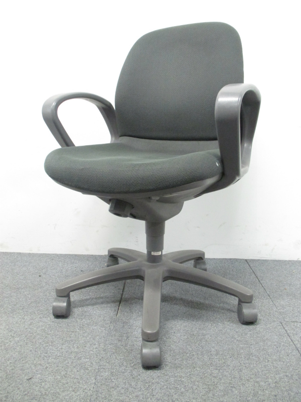 【４脚入荷】【状態良好】～確かな座り心地～コクヨ製ダイナフィットチェア【中古オフィス家具】
                        ダイナフィット
                                    中古
            