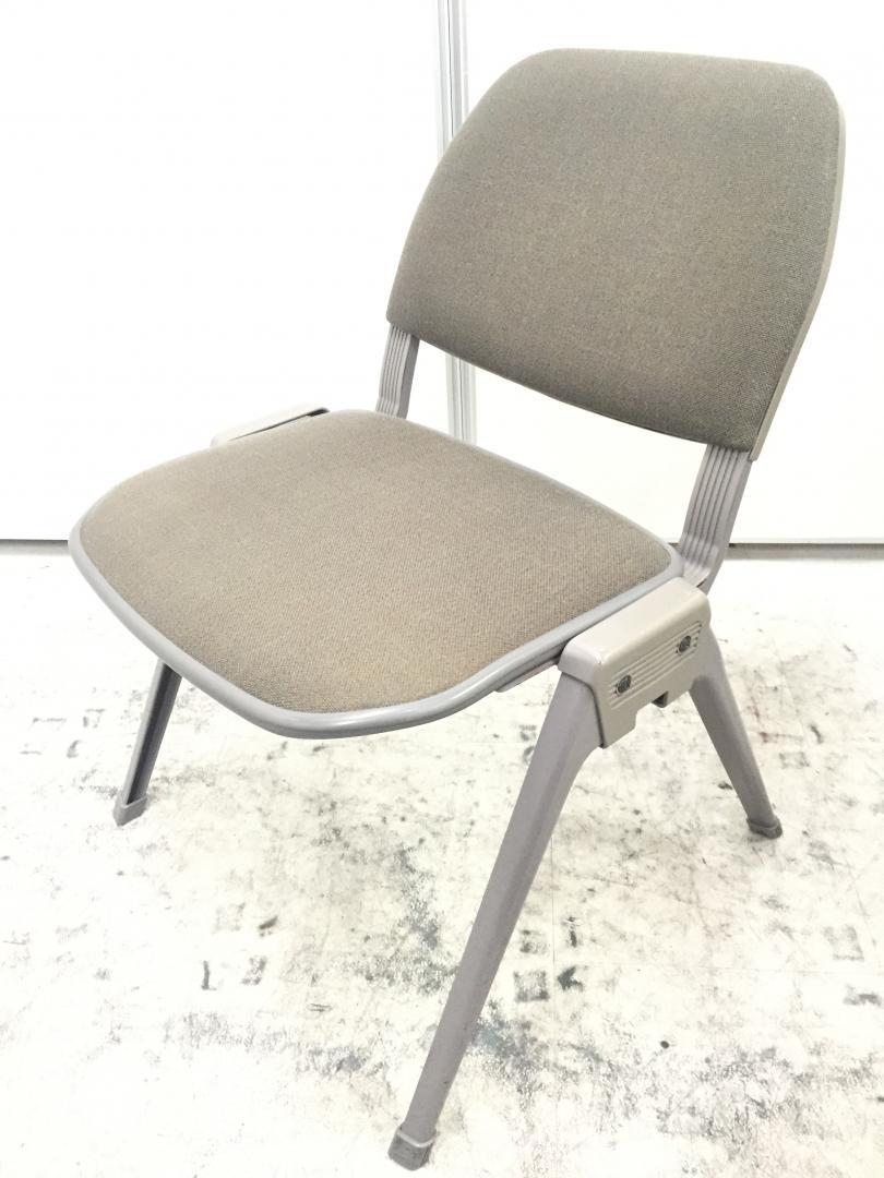 【4脚入荷！休憩室や会議室に】スタッキングチェア　入荷
                        
                                    中古
            