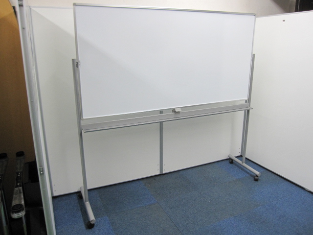 【おつとめ品】【オフィス家具】両面無地の板面（W1800mm×H900mm)　脚部キャスター付　※定番のホワイトボードです【事務用品】
                        
                                    中古
            