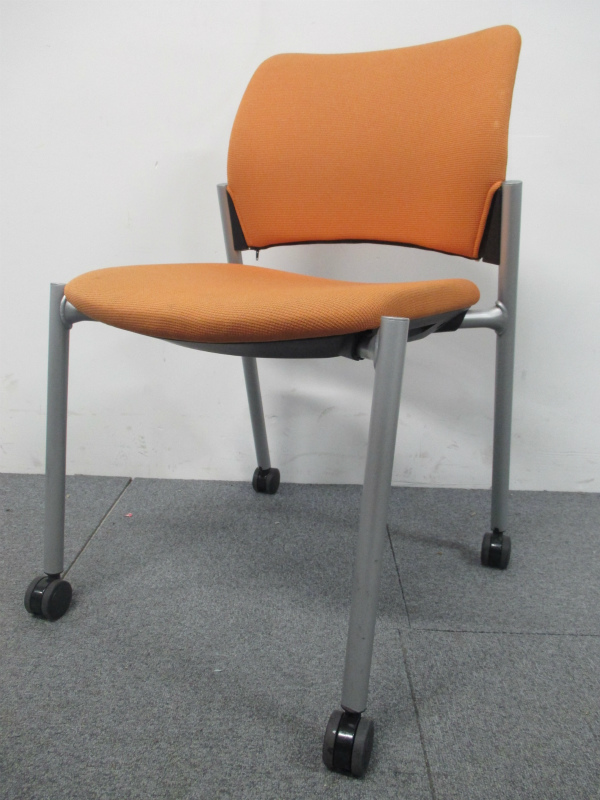 【４脚揃います】４名掛けの会議室にオススメ！！オカムラ製スタッキングチェア【中古オフィス家具】
                        8147
                                    中古
            