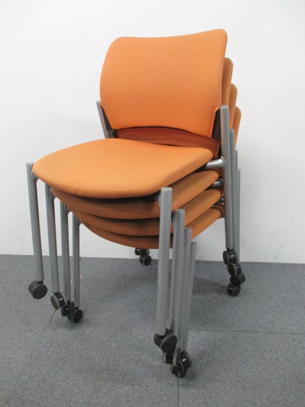 【セット商品】４名掛けの会議スペースなどにオカムラ製スタッキングチェア４脚セット【中古オフィス家具】
                        8147
                                    中古
            