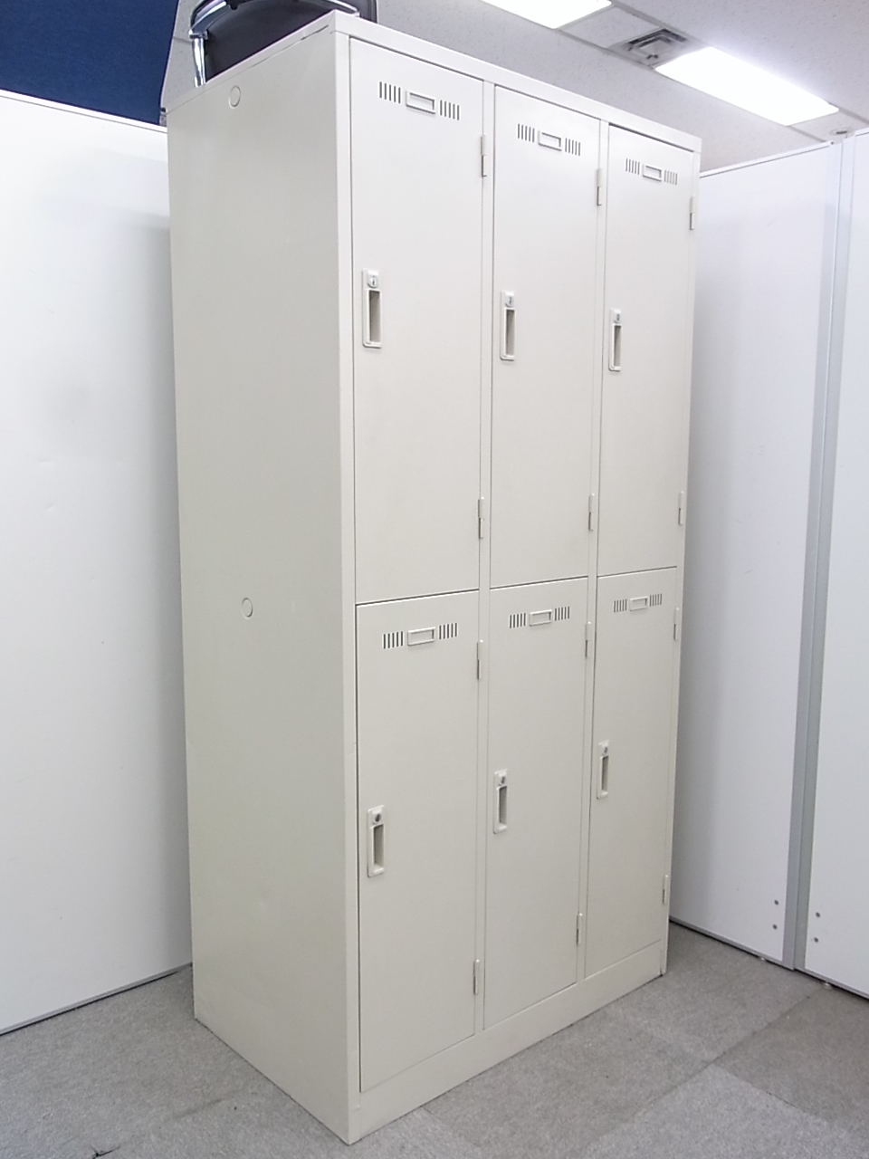 【おつとめ品！1台限定！】生興製の6人用ロッカーが入荷！側面に小さな傷・凹みある為、お安くなっております！使用上は問題無し！！！
                        ＳＬＫロッカー
                                    中古
            