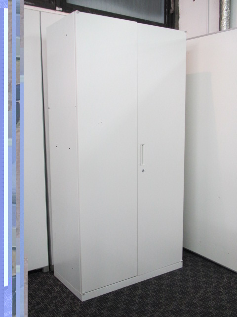 【限定１台】清潔感溢れるワードローブ■洋服をかけたり、荷物を置いたり■大容量！
                        
                                    中古
            