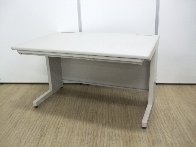～奥行き800デスク～オフィスの定番平机!!モニタとの距離も確保へ！
                        旧BS
                                    中古
            