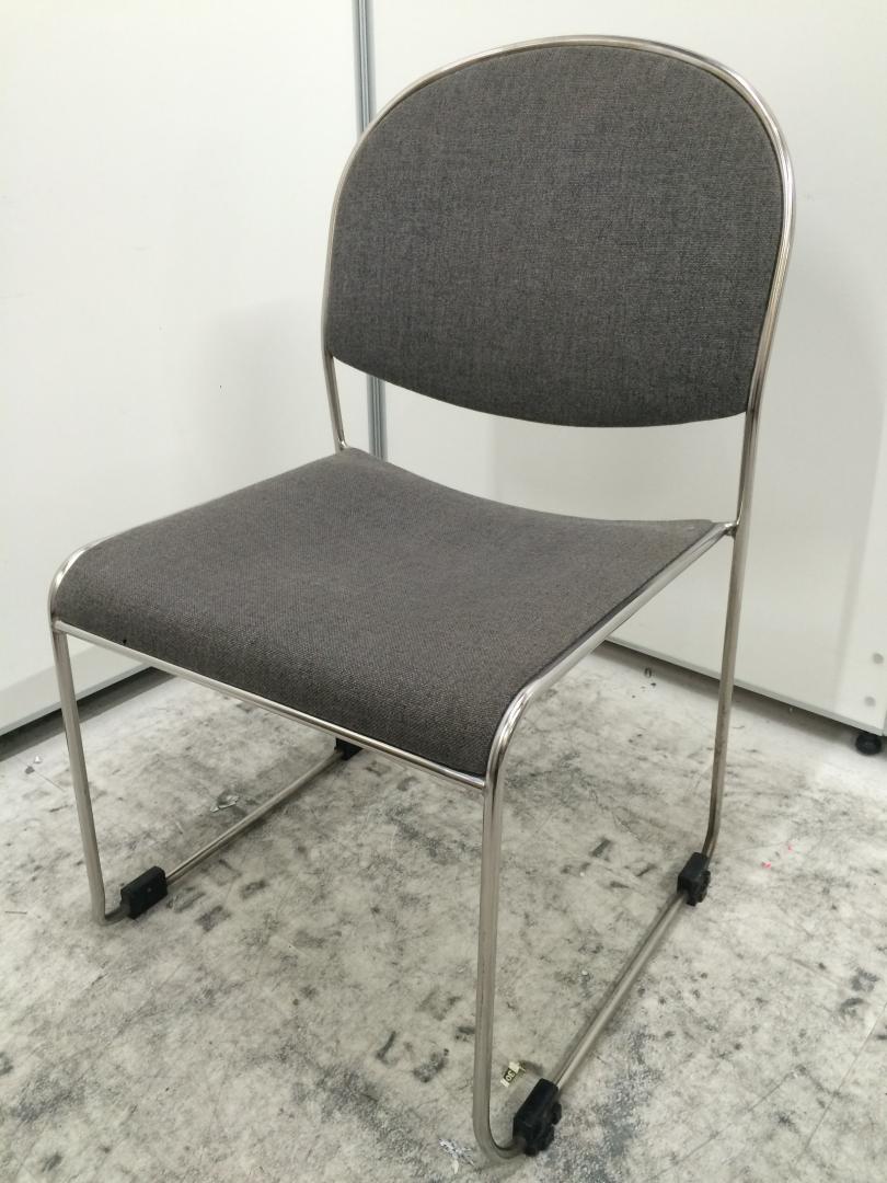 【21脚在庫有】スタッキングチェア　汚れの目立ちにくいグレー色
                        
                                    中古
            