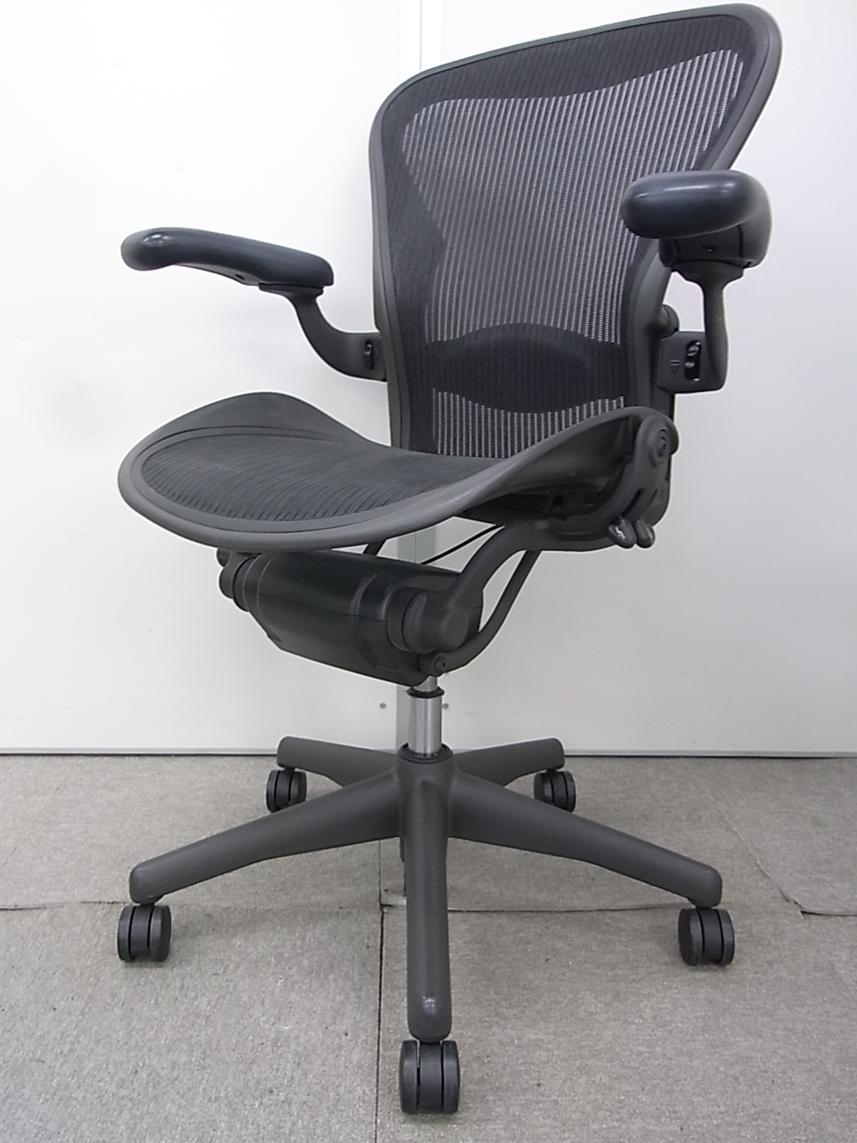 【中古】アーロンチェア AE123AWB Herman Miller/ハーマンミラー 肘付ハイバックチェア 150178