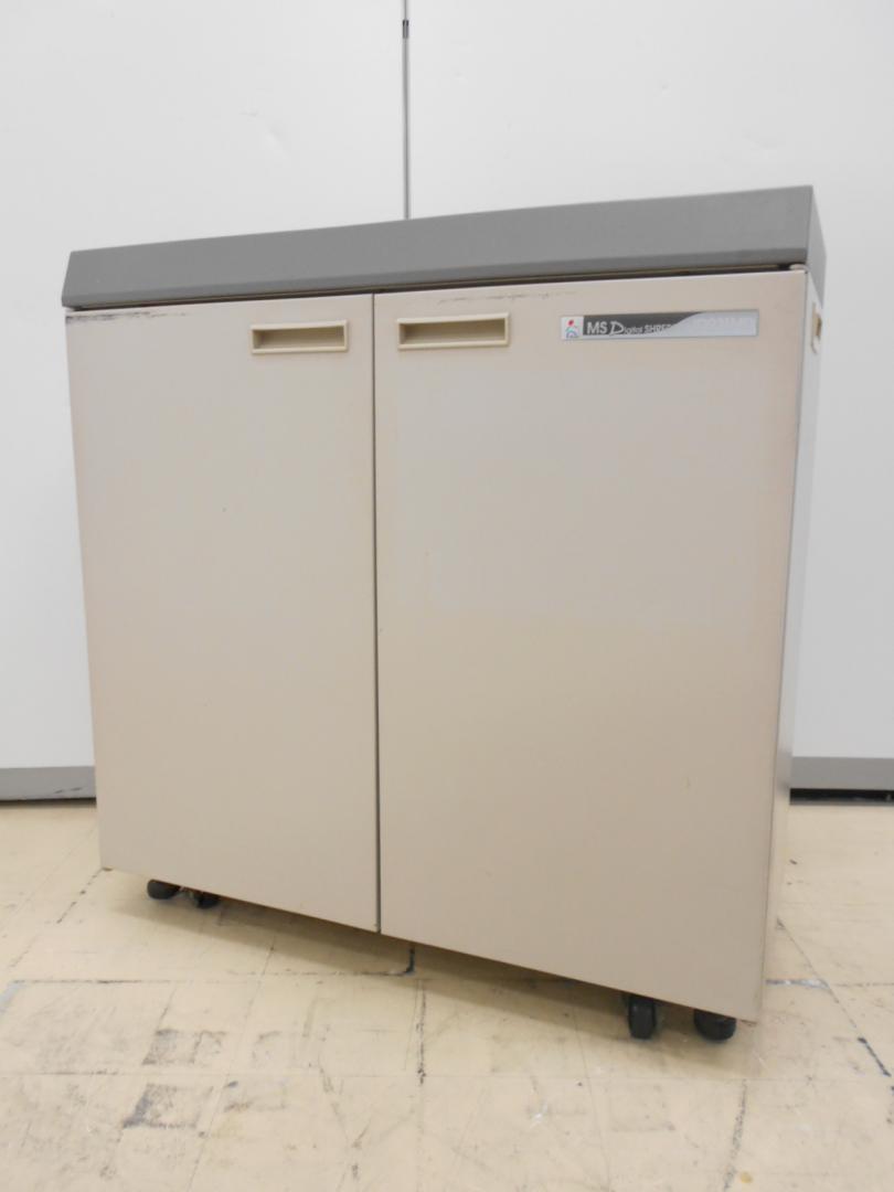 スリムなデスクサイド型ながら、メディアカットも出来るパワフルシュレッダーです。明光商会製ID231MD
                        
                                    中古
            