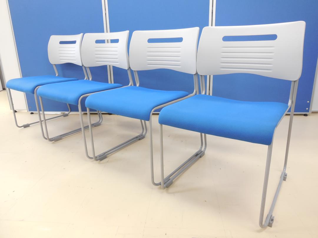 【4脚セットで2,000円お買い得！】井上金庫製 スタッキングチェア 爽やかなブルー色■ミーティングやセミナー、研修等にオススメです！■使用しない時は、重ねて収納可能です！【状態良好】 
                        
                                    中古
            
