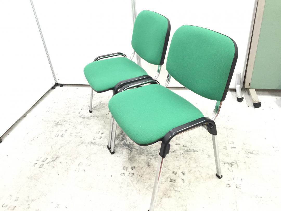 【2脚セット】明るいグリーン色スタッキングチェア　肘付き
                        
                                    中古
            