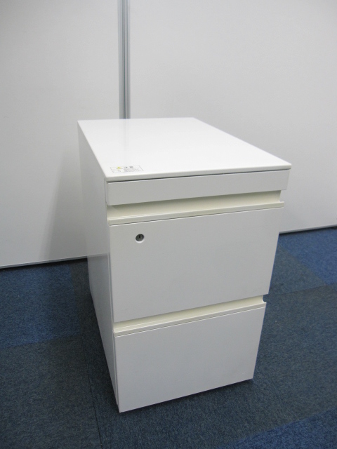 【オフィスキャビネット】ハイタイプ　高さ650mm カラー：ネオホワイト　キャスター付【袖机】
                        
                                    中古
            