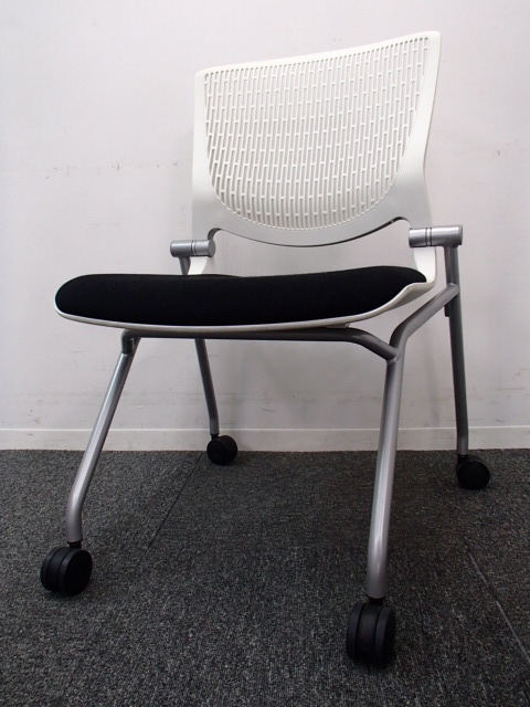 【７脚入荷！】｜ネスティングチェア｜定番カラーのブラックです！
                        
                                    中古
            