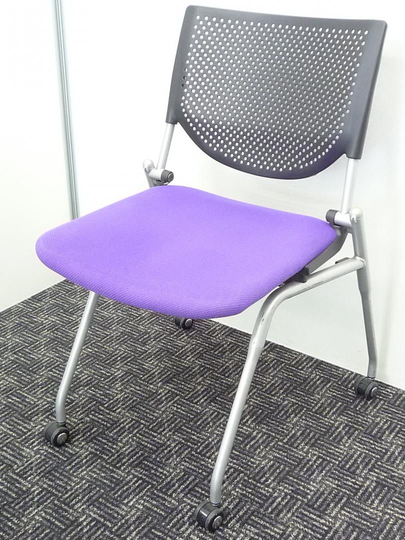 【6脚入荷！】頑丈だけど軽い！持ち運びがラクラク■畳めて移動して収納できる！■会議室・休憩室にピッタシ！
                        プロスタック
                                    中古
            