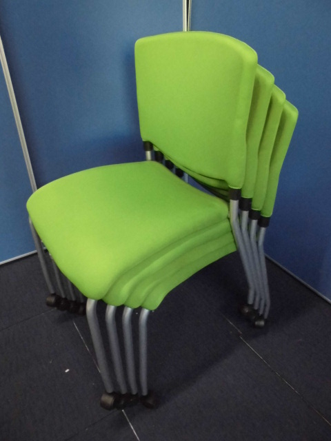 【明るさ引き立つライムグリーン】プラス｜キャスター付スタッキングチェア4脚セット
                        
                                    中古
            