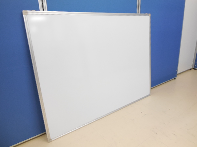 【2台入荷！】壁掛けホワイトボード■フック付で楽に壁掛け出来ます！■会議や予定、案内などに便利！
                        
                                    中古
            