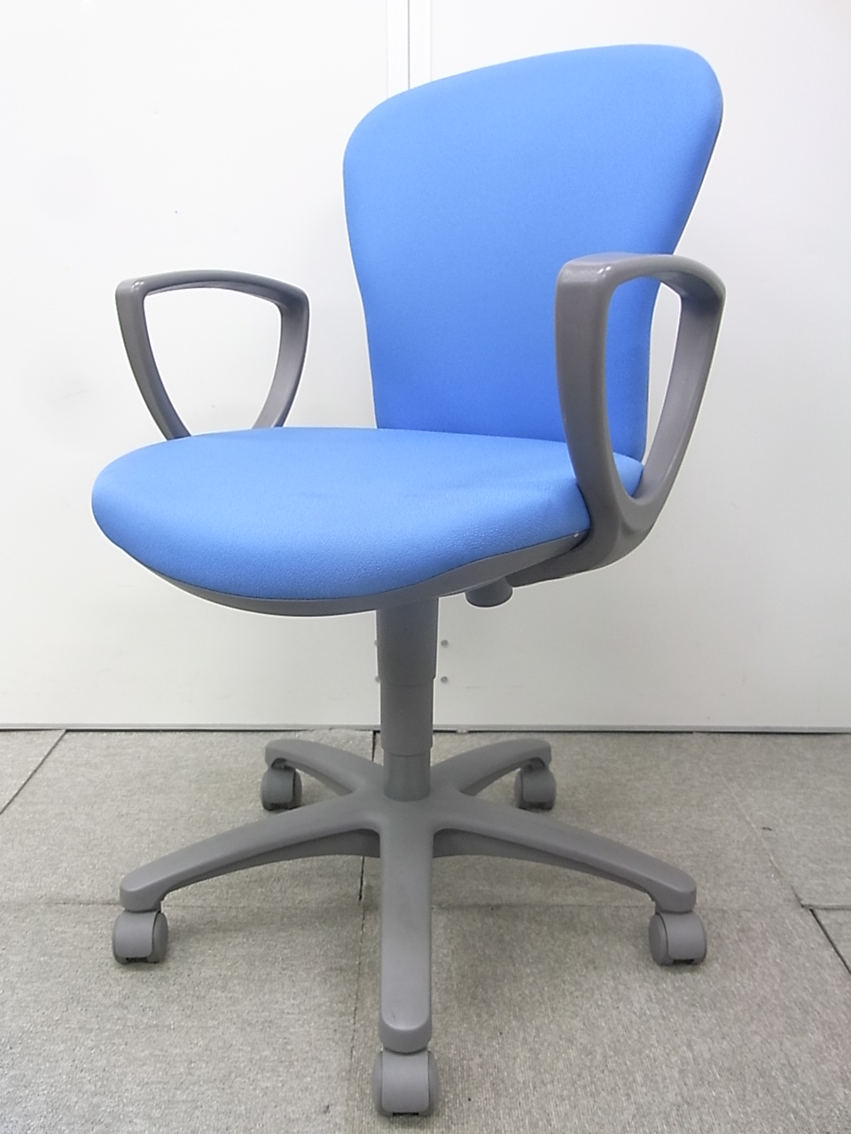 【6脚入荷！】コクヨ製レグノ2 肘付きチェアで迷ったらこれ！コストパフォーマンス◎!【スタッフオススメ】
                        レグノ2
                                    中古
            