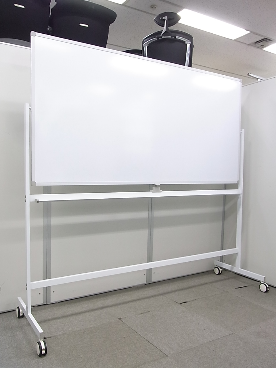 【おつとめ品】両面ホワイトボードが1台入荷！一部部材無しの為、お安くご案内！※詳細写真ご確認下さい！
                        
                                    中古
            