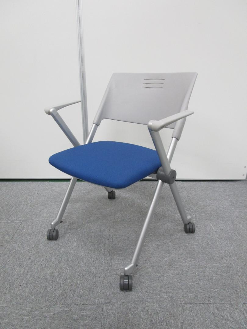 【ライオン製　スタックチェア】肘付+キャスター付
                        
                                    中古
            