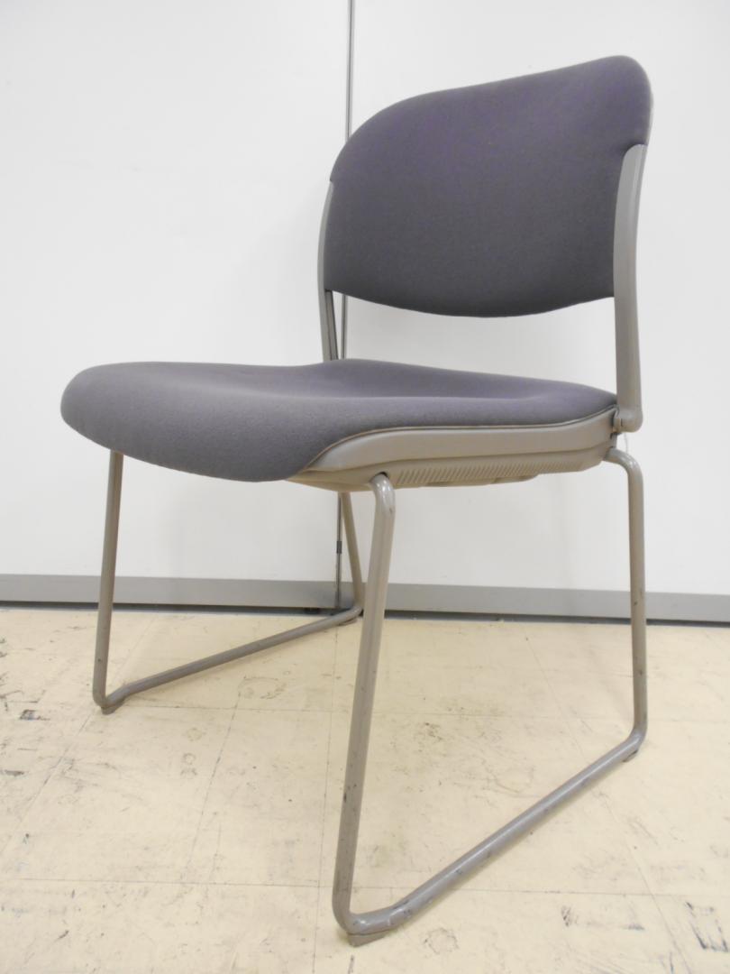 やわらかいデザインの珍しいスタッキングチェアです。デザイン系チェア
                        
                                    中古
            