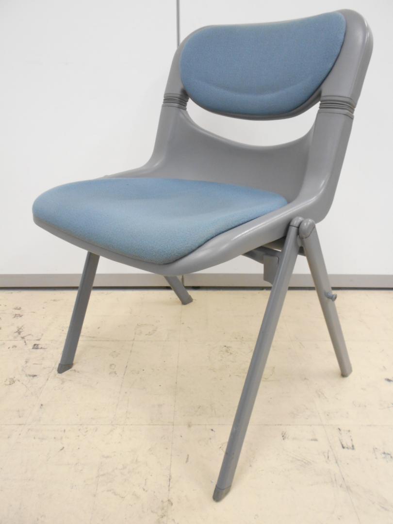 ざっくりとした風合いと、耐久度が自慢の張地が特徴的なスタッキングチェアです。　イトーキ製ドーサルシリーズ
                        ドーサル
                                    中古
            