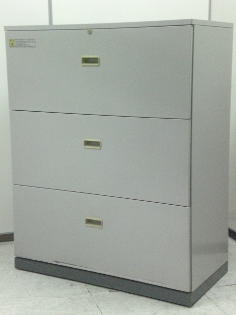 【1台入荷】天板付き使い方いろいろの3段引き出しタイプ書庫
                        SU-Ⅱ
                                    中古
            