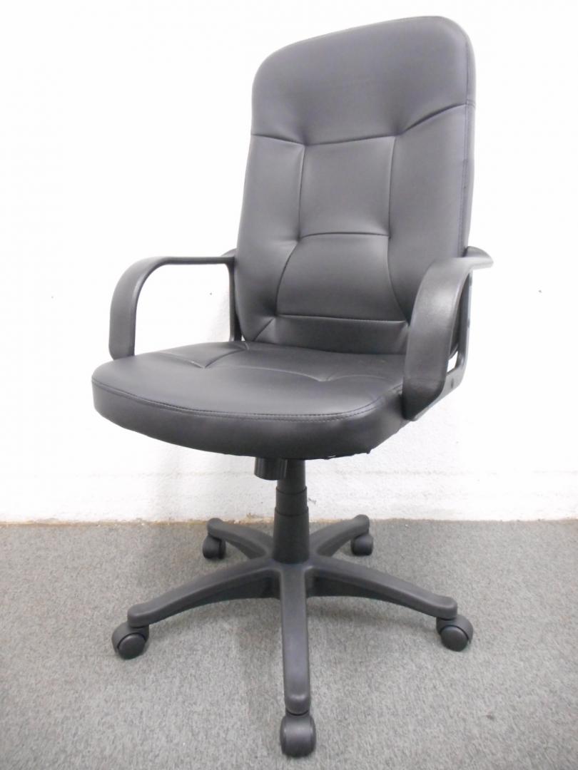 【肩までしっかりサポートするハイバックタイプ！】■【エグゼクティブチェア】■【レザーチェア・ブラック】
                        
                                    新品
            