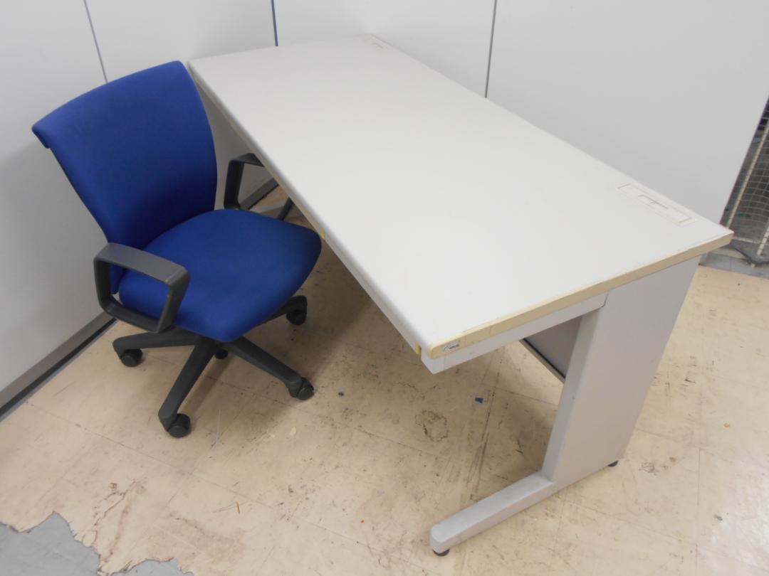 コクヨ製160㎝幅平机＆トレンザチェアセット!
                        新BSデスク＋トレンザチェア
                                    中古
            