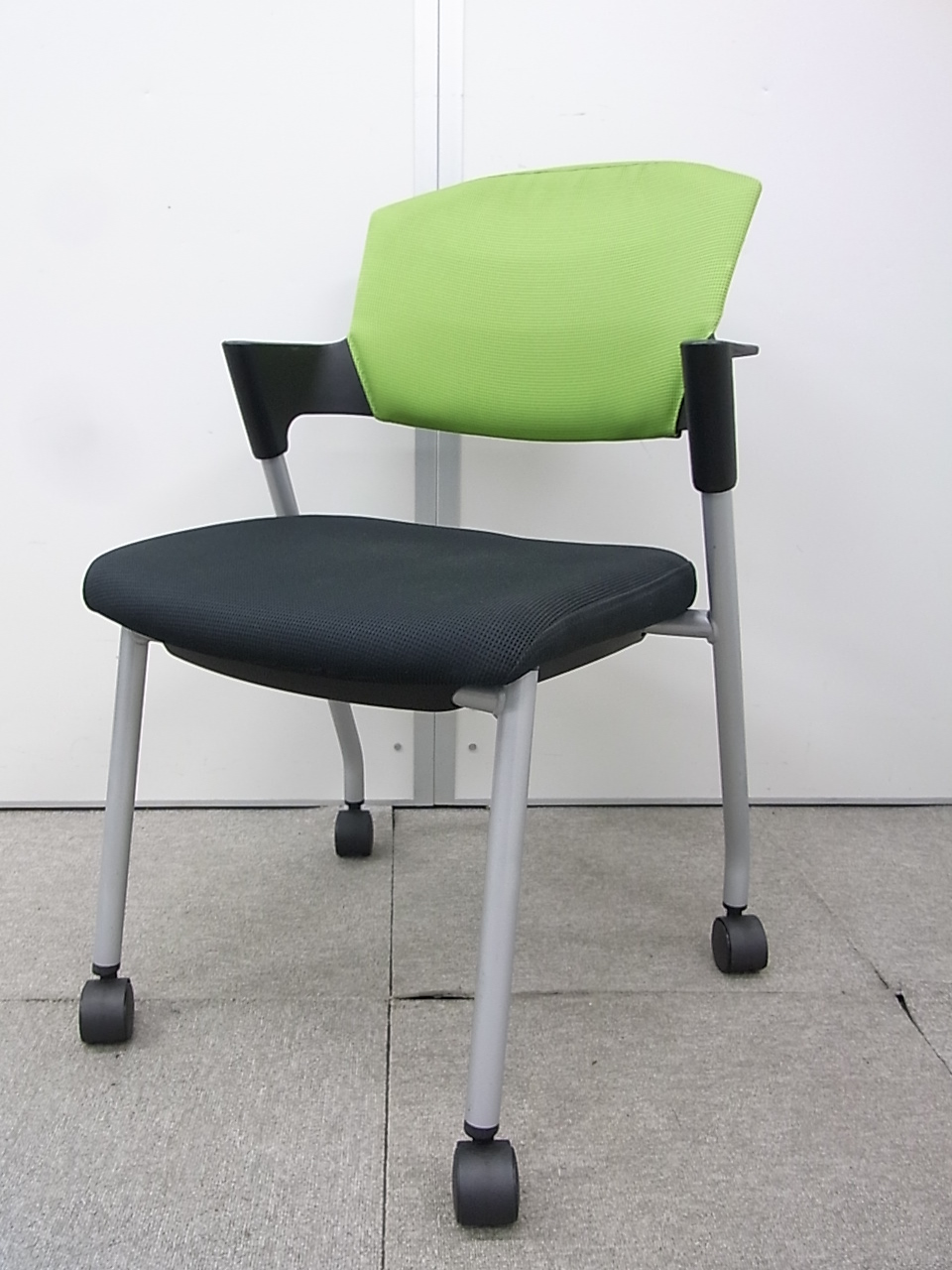 【4脚入荷！】コクヨ製プロッティ！人気のミーティング用チェアが入荷致しました！状態も良好です！
                        プロッティ
                                    中古
            