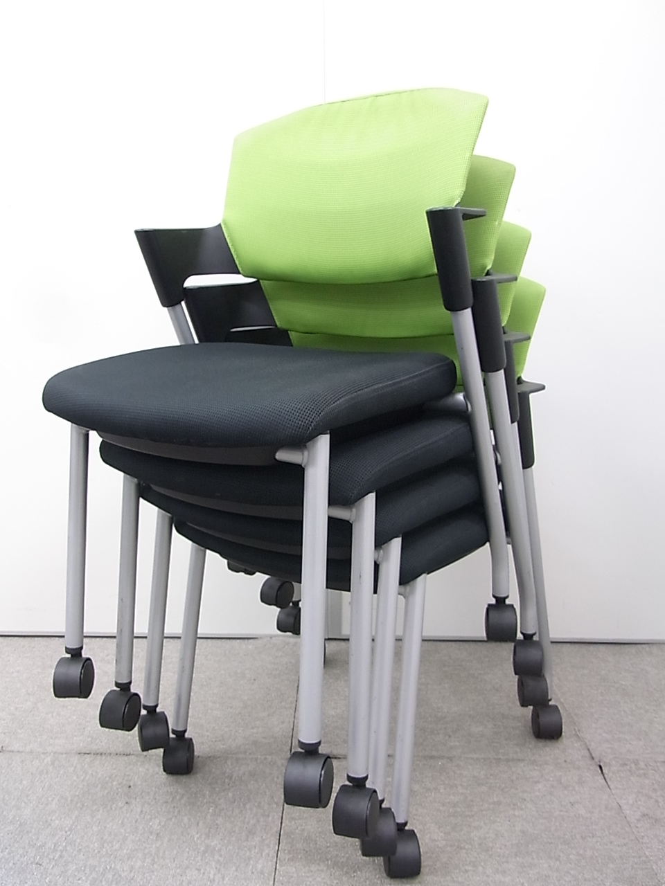 【4脚セット！】コクヨ製プロッティシリーズ！ 人気のミーティングチェアがセットでお買い得！1セット限定です！
                        プロッティ
                                    中古
            