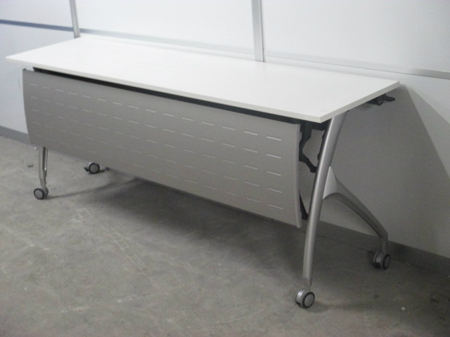 【19台入荷】【状態良好】イトーキ製・サイドスタックテーブルが大量入荷！！【ホワイト天板】【中古オフィス家具】
                        リリッシュ2
                                    中古
            