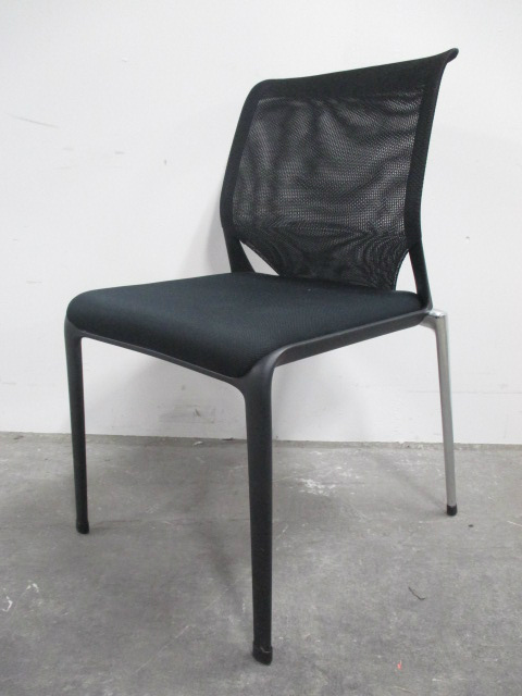 【状態良好！】家庭用としてもオススメ！デザイン性とすわり心地に富んだミーティングチェア　MedaSlim　メダスリム【中古会議用チェア】　
                        MedaSlim　メダスリム
                                    中古
            