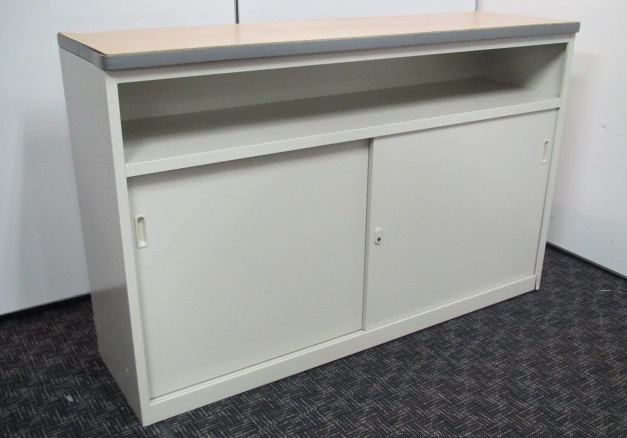 【稀少品！】あまり出回らないハイカウンター■清潔感溢れるカラー■鍵付き！！
                        
                                    中古
            