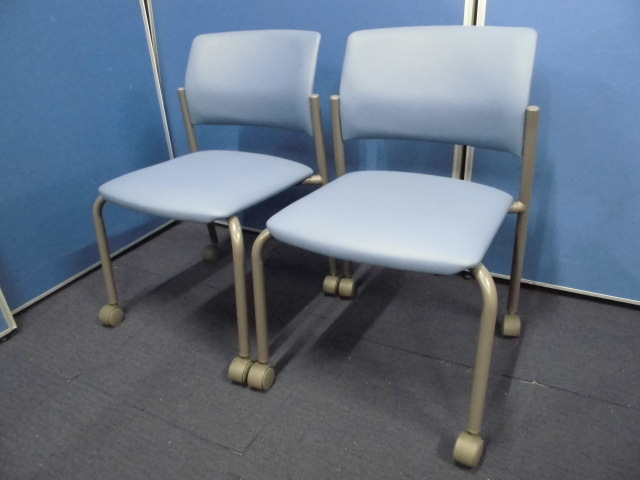 【ほぼ未使用品！状態◎】ビニールレザー｜キャスター付スタッキングチェア2脚セット！｜ブルー【コクヨ製】
                        
                                    中古
            